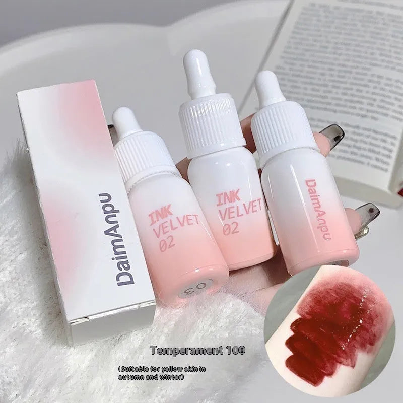 Mirror Lip Lacquer tube in moisturising formula with non-stick cup finish showing four colour options