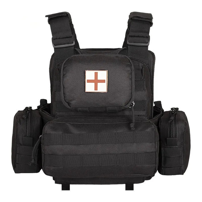 Men's camouflage tactical vest in polyester fabric for outdoor sports.