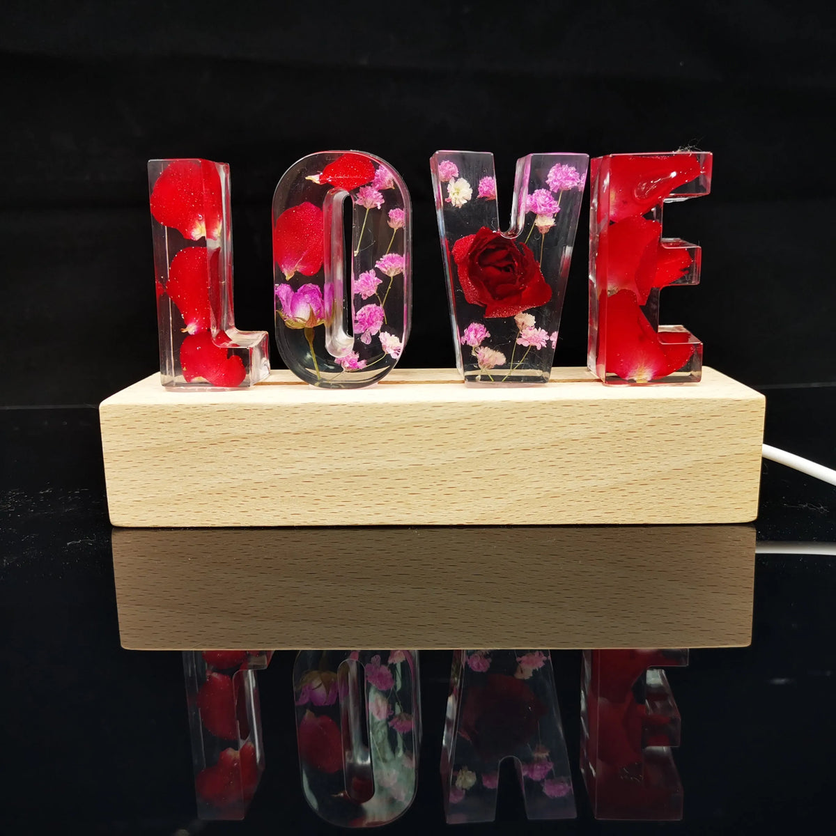 White dried flower alphabet night light in crystal epoxy with real flowers, available in 3 to 8 letters.