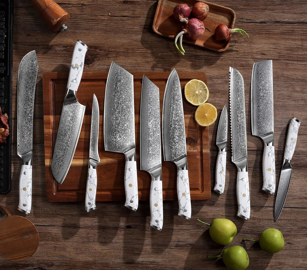 Damascus steel chef's knife with 21cm VG10 blade measuring 32cm total length