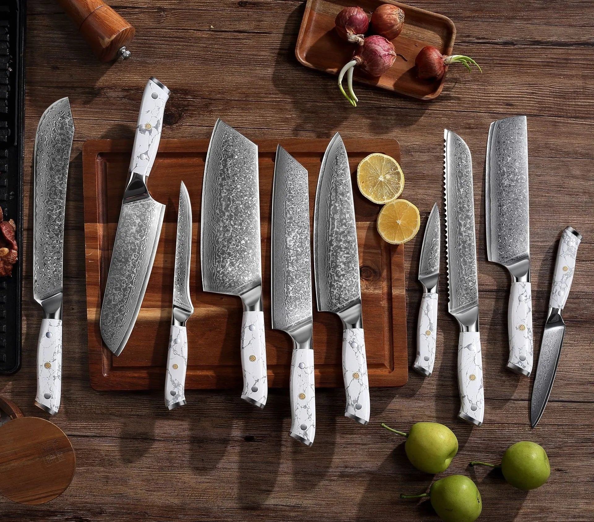 Damascus steel chef's knife with 21cm VG10 blade measuring 32cm total length