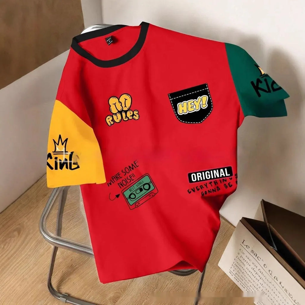 Man's loose fit printed casual T-shirt in a trendy colour with short sleeves.