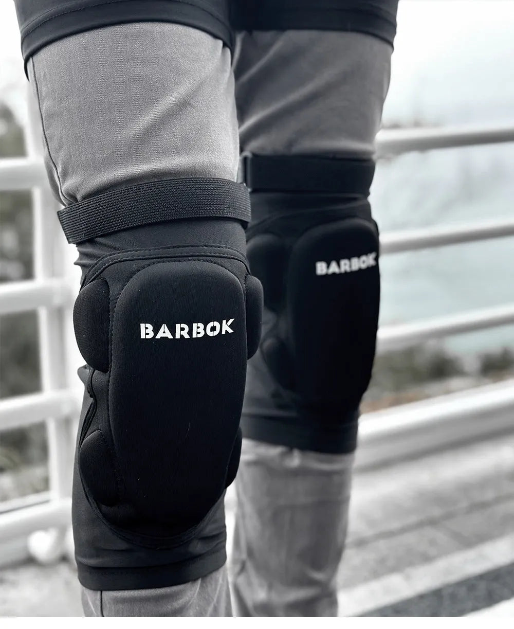 Black spandex hip protection pants with removable NBR foam padding for roller skating and skateboarding safety.