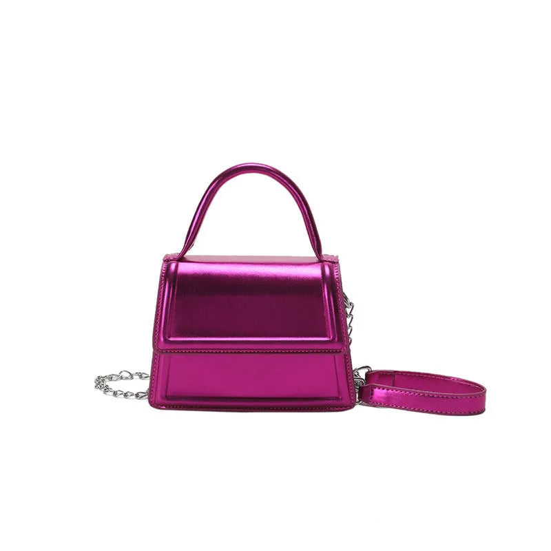 Retro shoulder bag in horizontal square shape with crossbody strap and sewing line detail