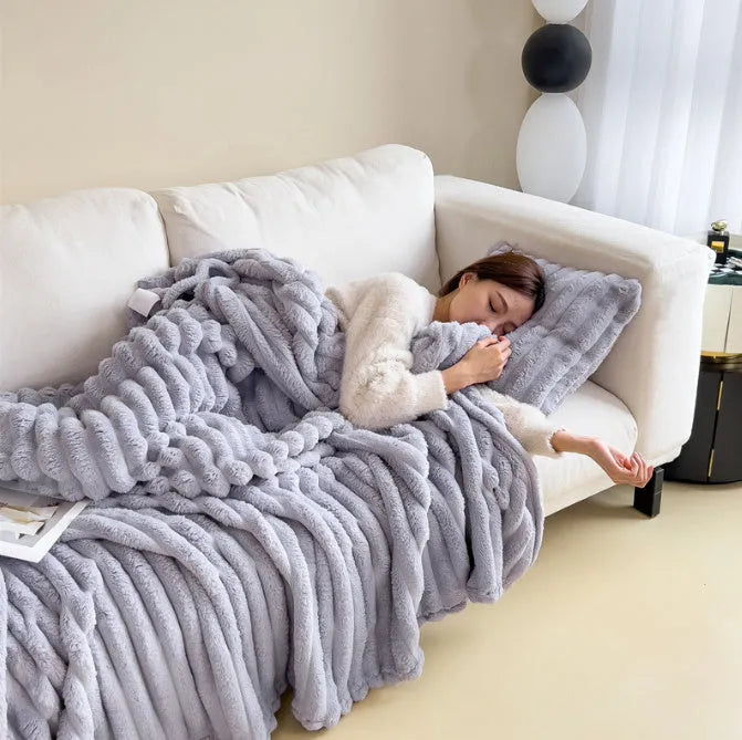 Soft Wind bubble velvet double-sided thickening polyester blanket in solid colour