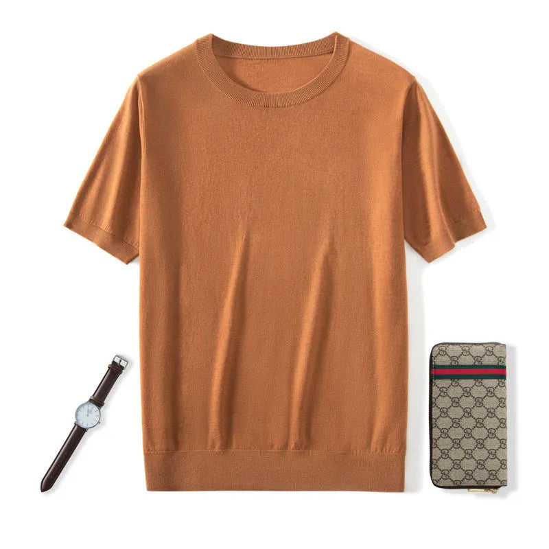 Men's loose fit knitted short sleeve T-shirt in thin fabric showing round neck design
