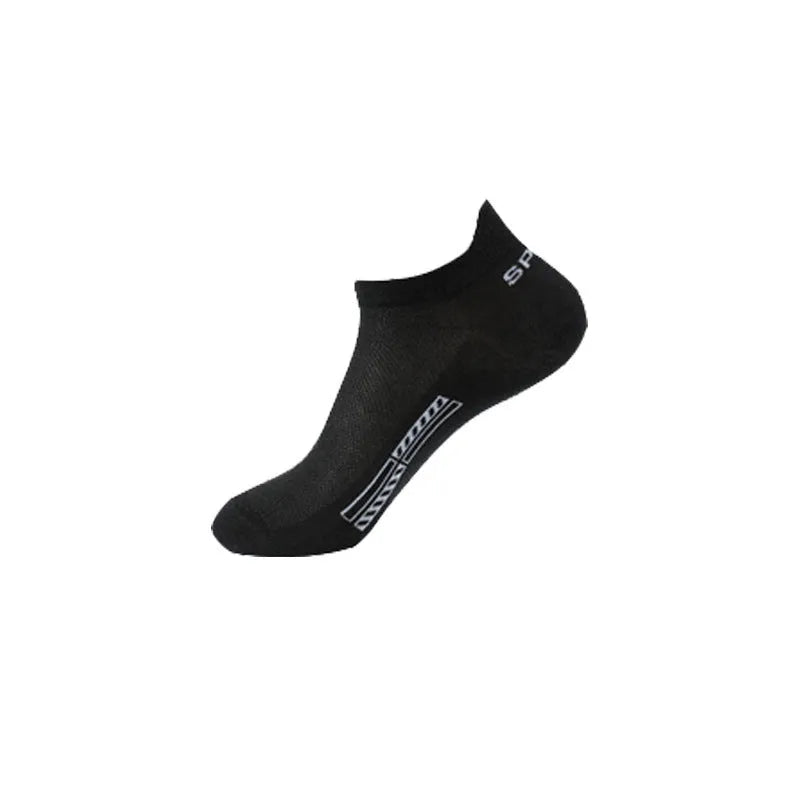 Men's mesh breathable low-cut sports socks in polyester cotton, available in multiple solid colours for exercise