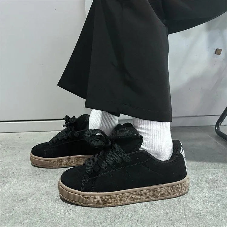 Black retro low-top sneakers with waterproof platform and round toe design