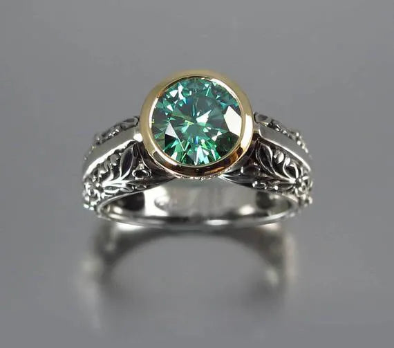 Flower-shaped gold-plated ring with green gemstones and colour separation vintage design