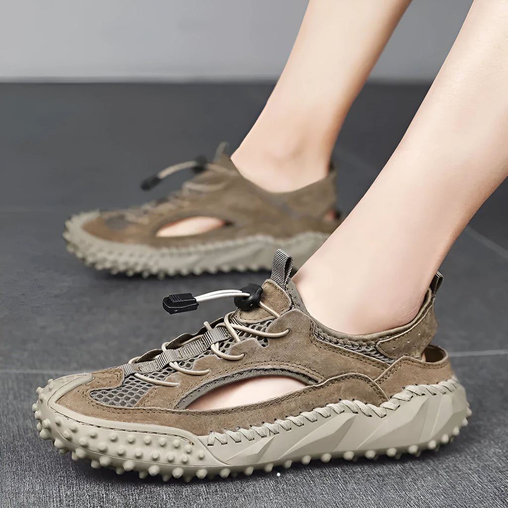 Men's black sports sandals with elastic band closure and rubber sole for outdoor waterproof activities