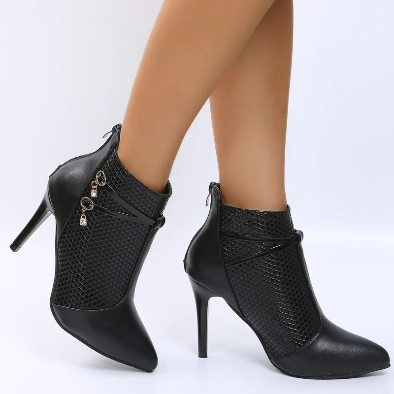 Women's pointed toe ankle boots with 9.5cm stiletto heel and side zipper in glossy black