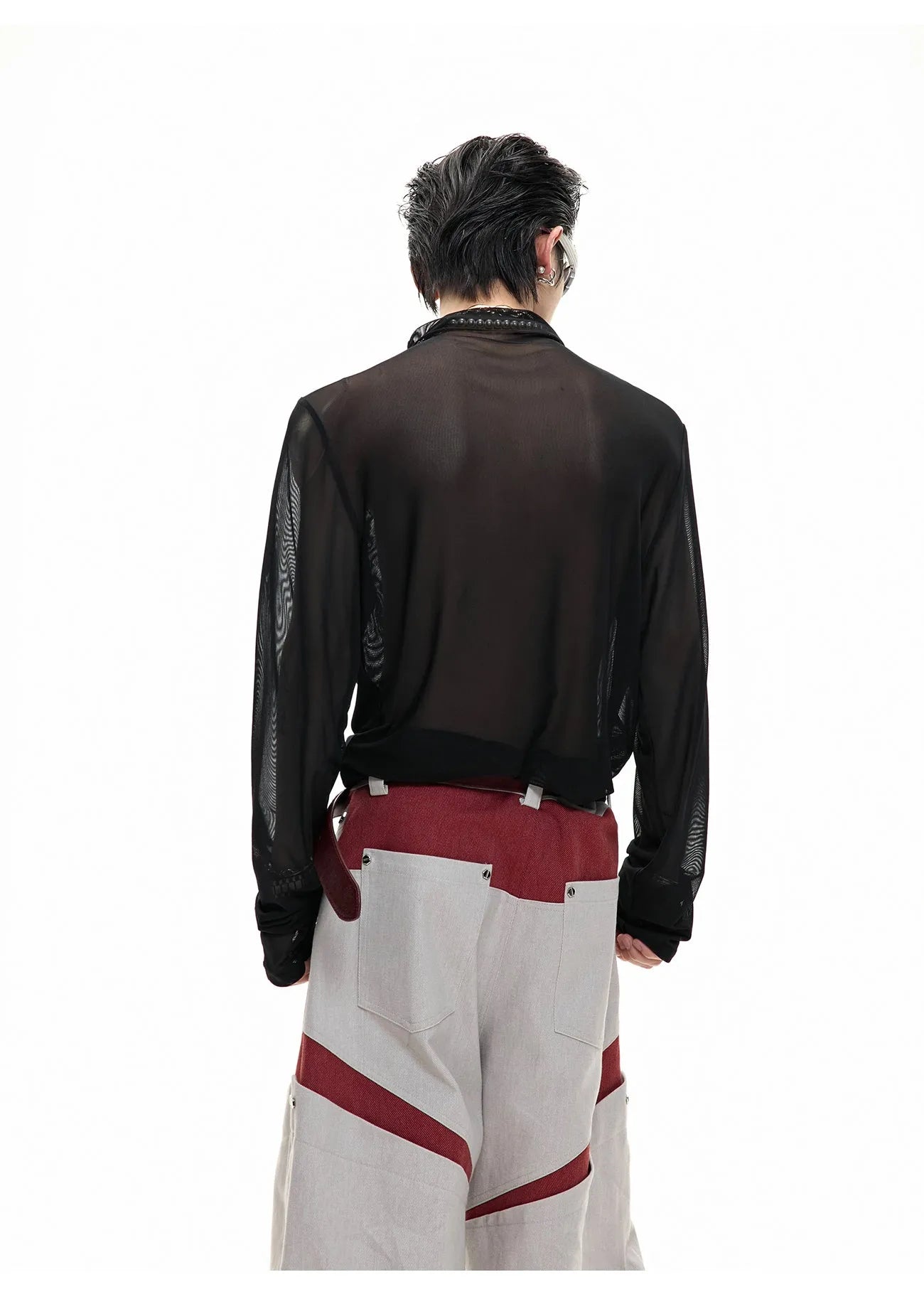 Black and white slim-fit long sleeve bottoming shirt made of niche mesh fabric.