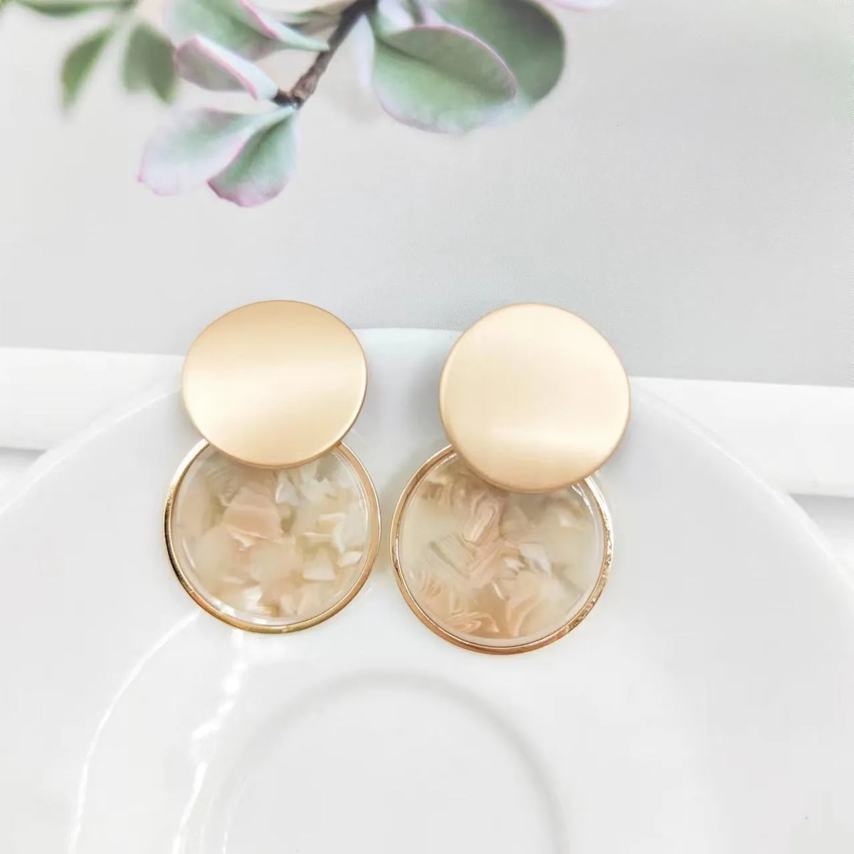 Pair of round matte resin stud earrings, 2cm diameter, rotundity shape, lightweight plastic retro jewellery for women
