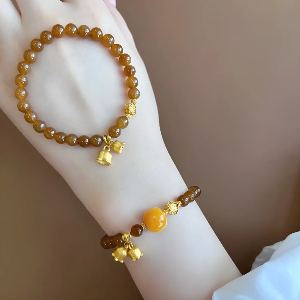 Caramel beeswax Lily bracelet for women with electroplated finish and mixed material flower design