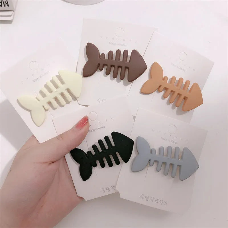 Plastic fishbone pattern hair barrette with duckbill clip in candy colours for women's side bangs