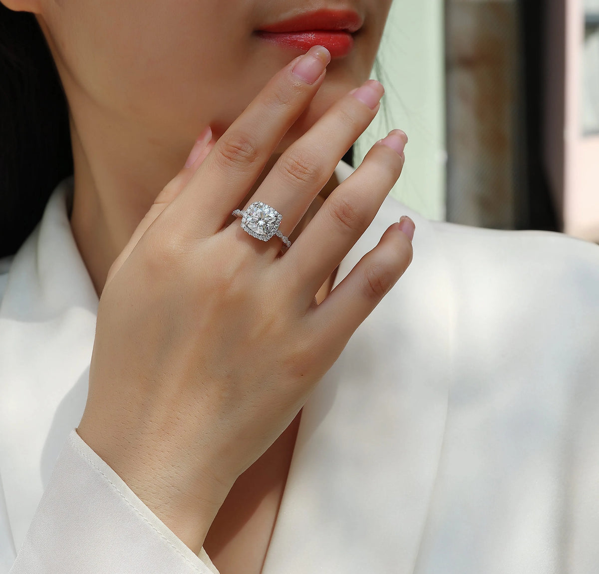 Square moissanite ring in S925 silver with platinum plating, 8.5mm stone, sizes 5 to 9, gift box and GRA certificate.