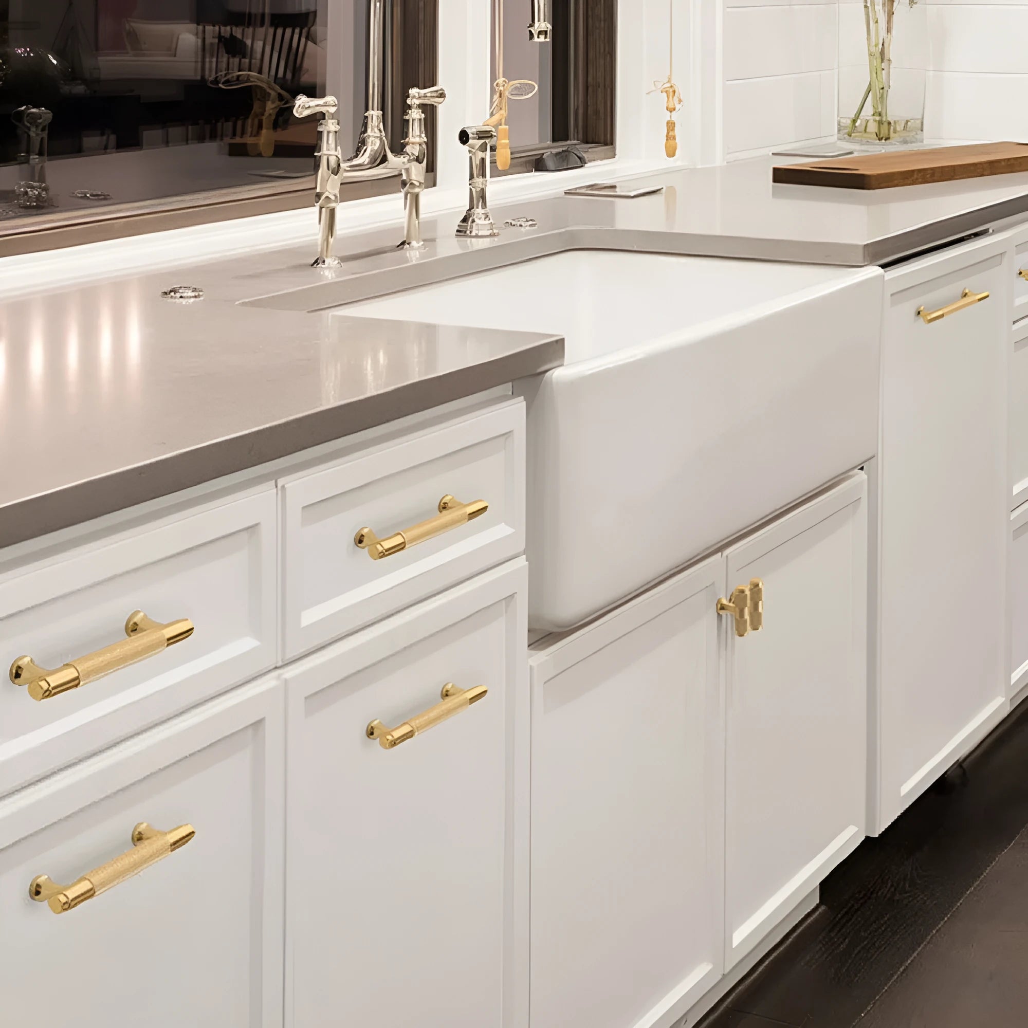 European style aluminium cabinet handle with brushed brass finish
