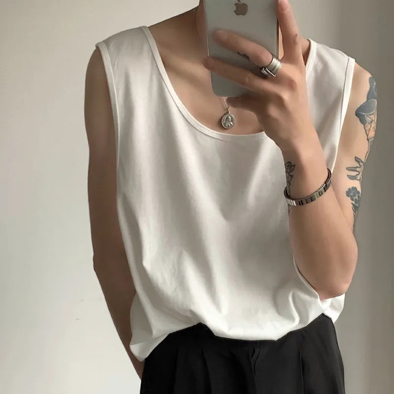 Sleeveless vest in solid colour, loose fit, polyester blend, straight hem, black