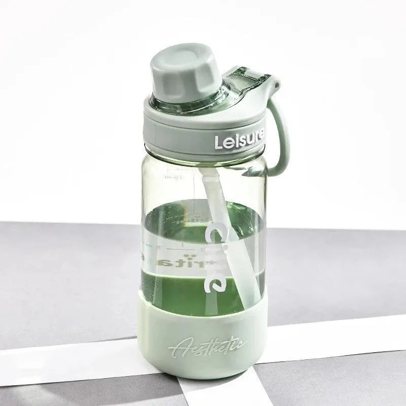 Cartoon pattern heat-resistant plastic straw cup in grey, green, or pink, showing 520ml, 780ml, and 1000ml size options.
