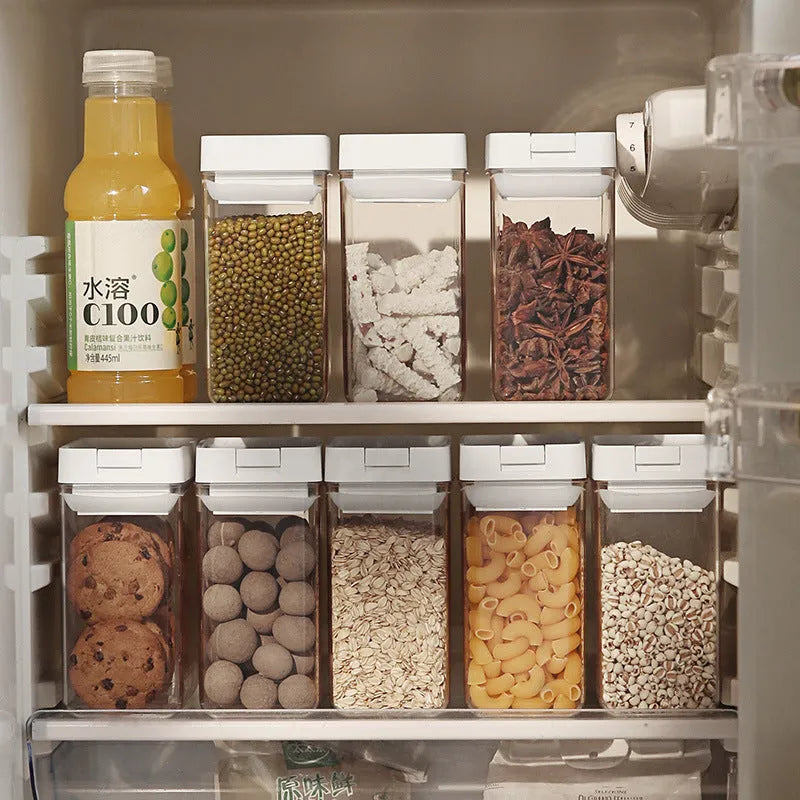White clear plastic food storage container with 400 ml capacity for grains.