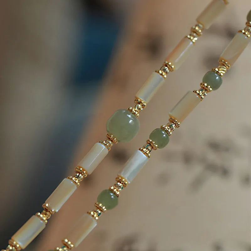 Women's natural white Hetian jade bracelet with lip shell design and round beads