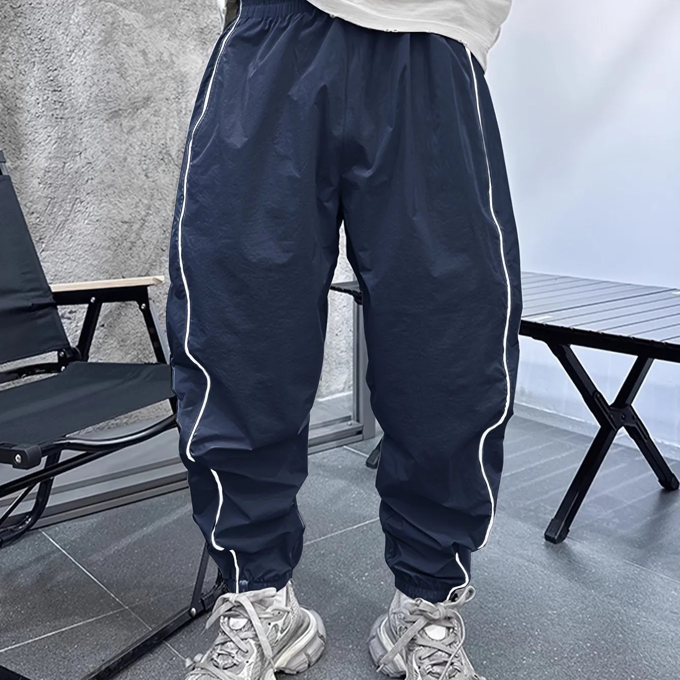 Men's loose fit bamboo fibre sports trousers in cropped length with high elasticity