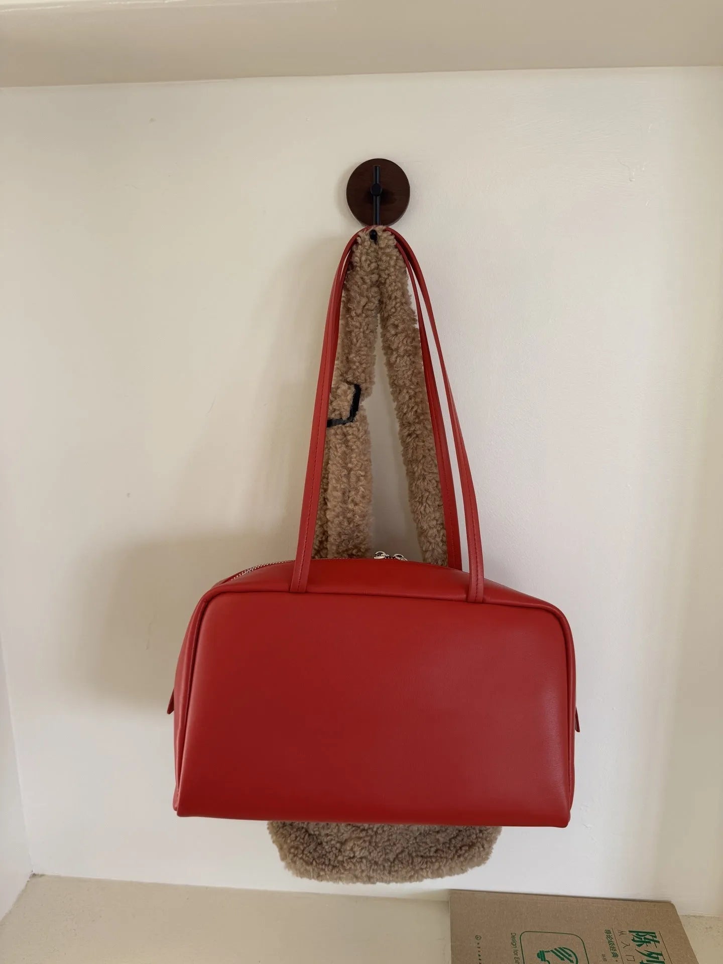 Genuine leather handbag in black, large capacity cowhide shoulder bag with top grain finish