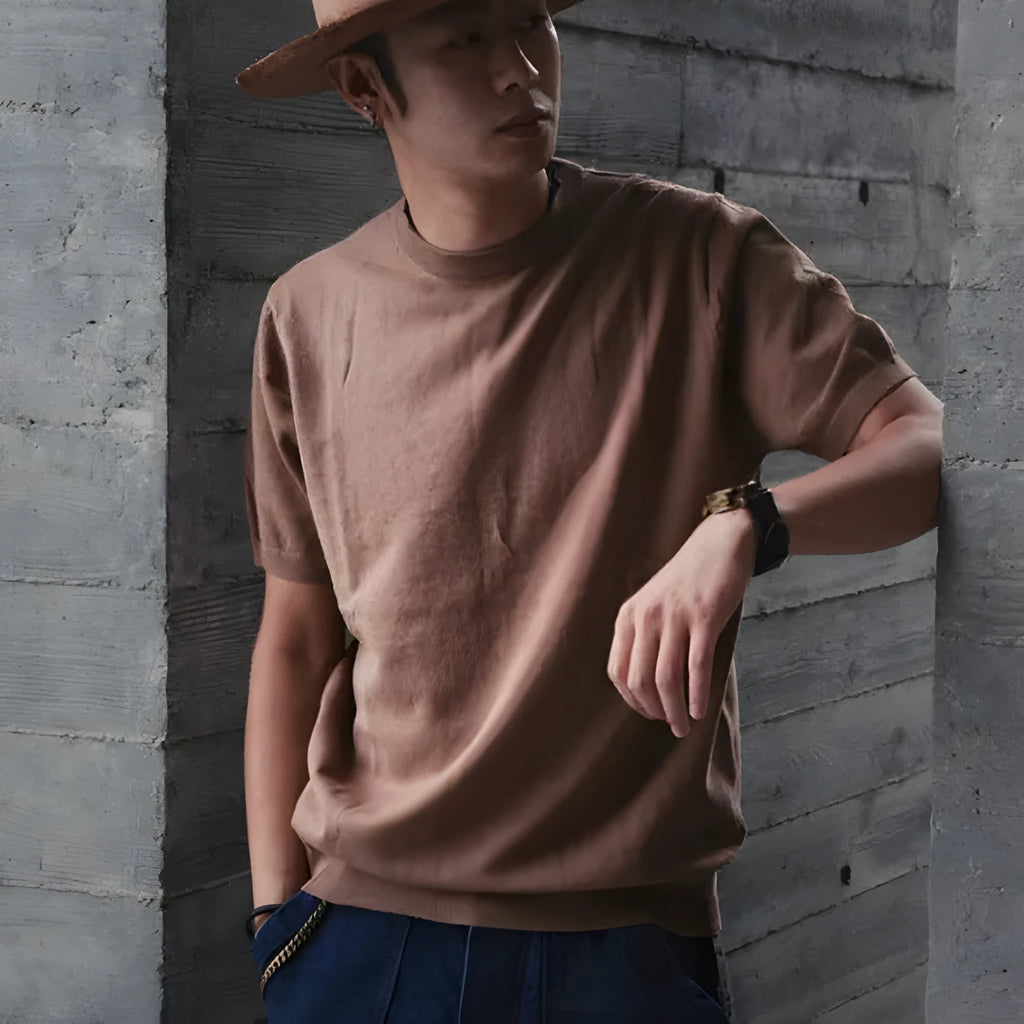 Pure cotton men's short-sleeved T-shirt in slim fit round neck style, available in five colours including black, white, khaki, navy, charcoal gray