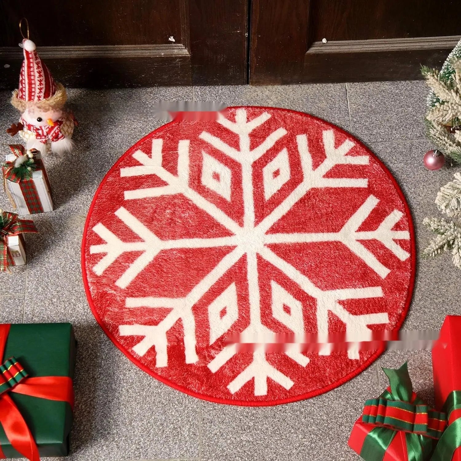Christmas round polyester carpet on floor in red and green festive design