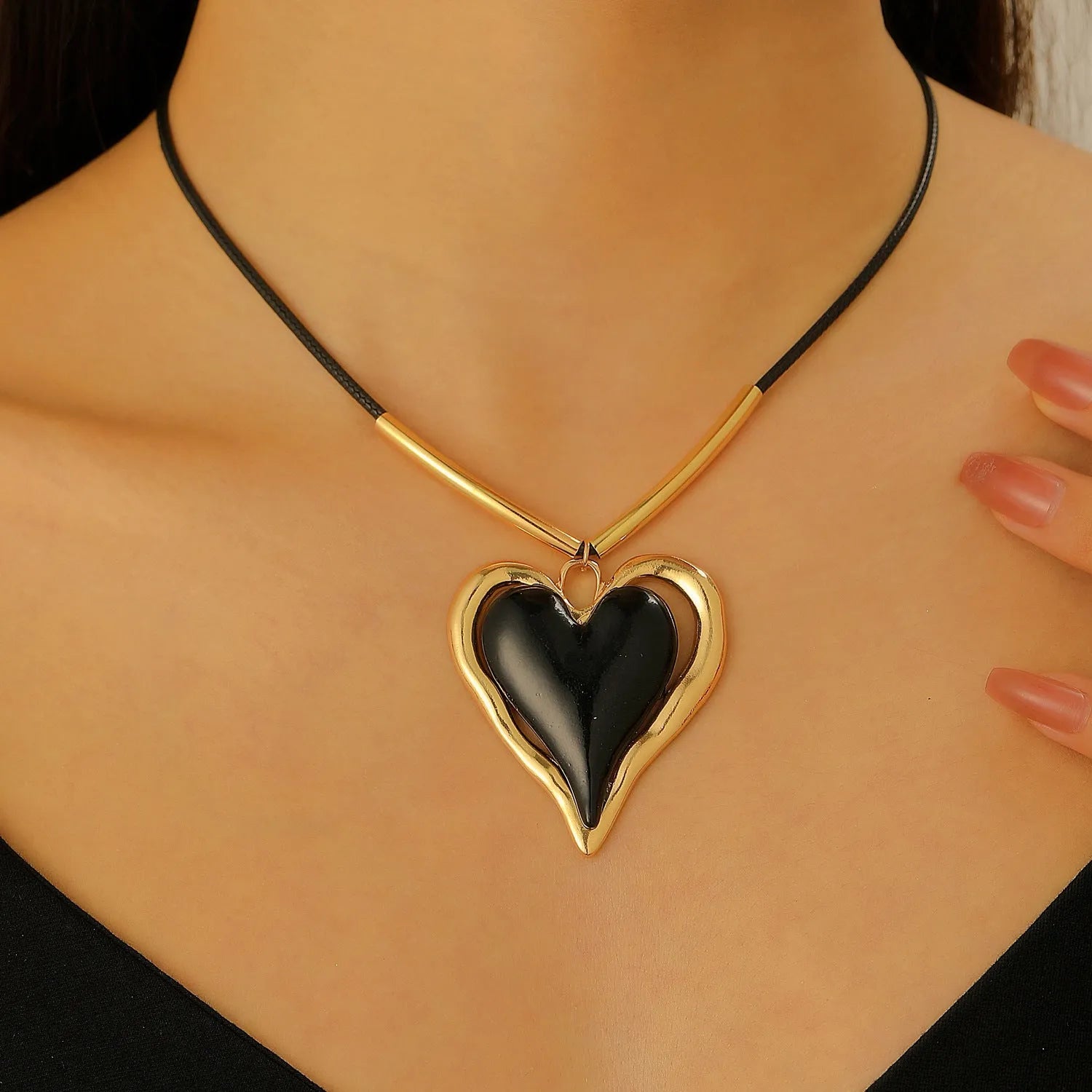 Minimalist exaggerated big heart pendant necklace in alloy with 51-60cm chain, black colour, electroplating finish