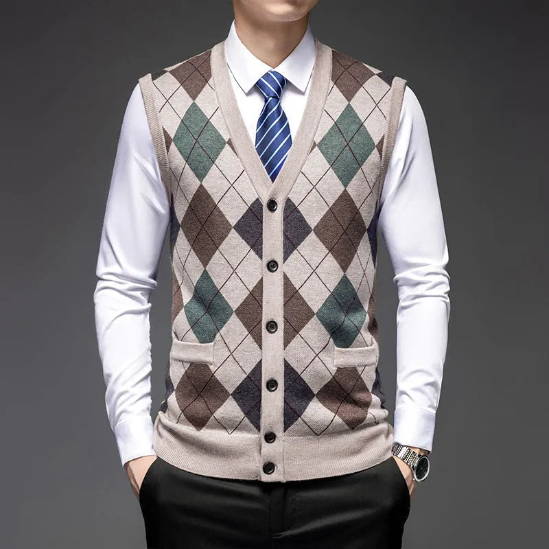 Men's knitted sleeveless V-neck vest in light camel with two front pockets, cotton blend jacquard fabric