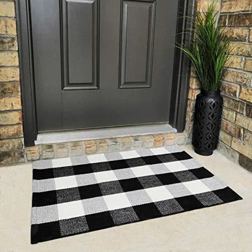 Cotton Buffalo Plaid Rugs in 60x90cm and 60x130cm Sizes, Soft Woven Fabric Floor Mat for Living Room, Bedroom, Kitchen, or Entryway Use, Red and Black Classic Plaid Pattern