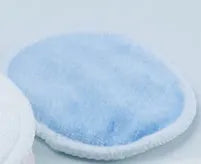 Velvet makeup remover pads in light blue and pink colours with cotton mesh storage bag