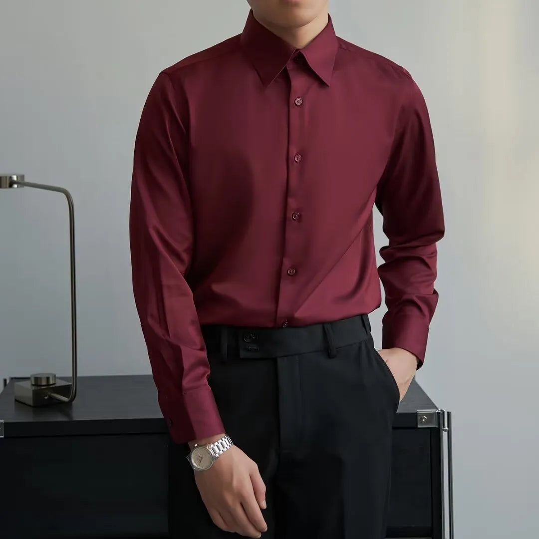 Man wearing a black loose-fit long sleeve cardigan shirt in a retro Korean style.