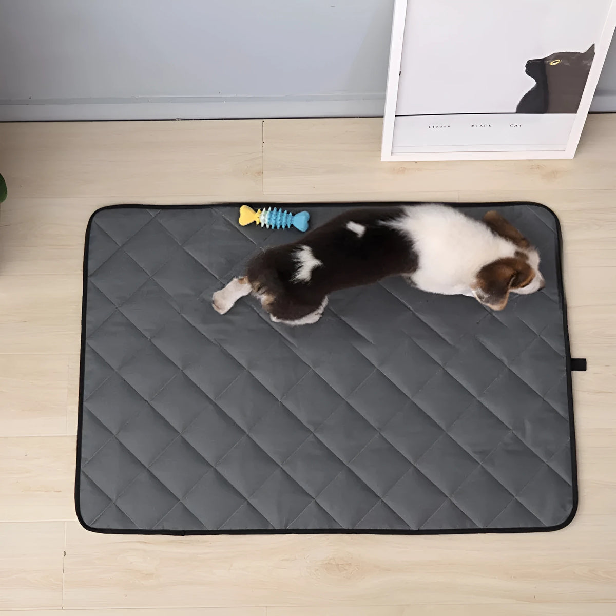 Non-slip cooling pet mat in gray cloth, waterproof and breathable, available in five sizes S to 2XL
