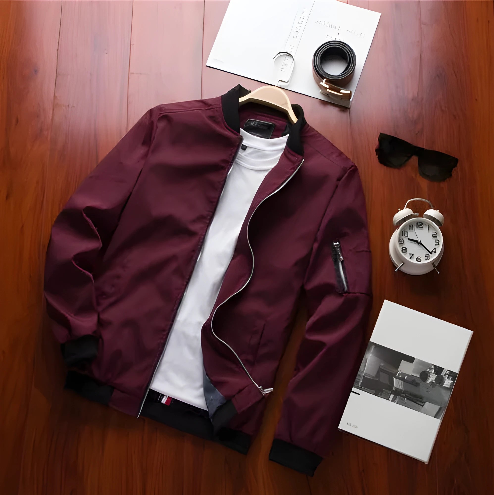 Men's slim-fit casual baseball jacket with side zippered pockets in solid colour