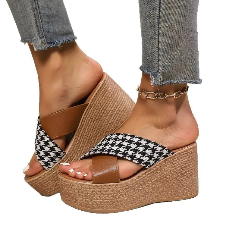 Brown and black plaid wedge sandals with plastic upper and rubber sole in European sizes 34-43