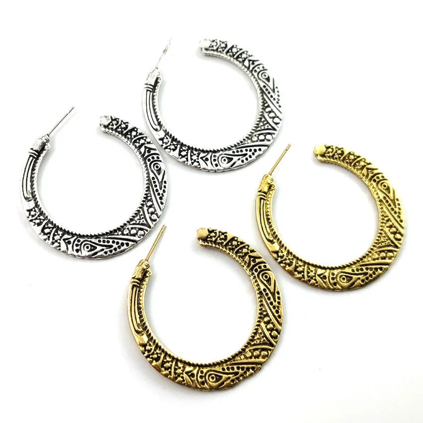 Bronze C-shaped alloy earrings with vintage street shot engraving pattern