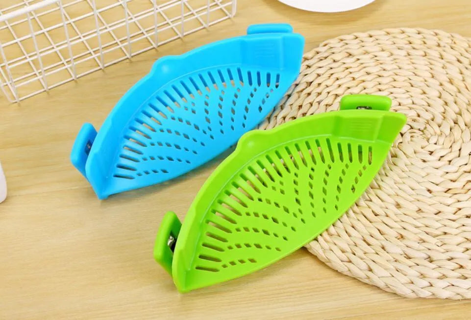 Silicone clip-on funnel strainer with stainless steel buckle for pots and pans