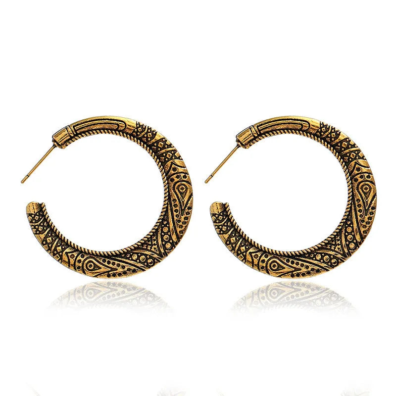 Bronze C-shaped alloy earrings with vintage street shot engraving pattern