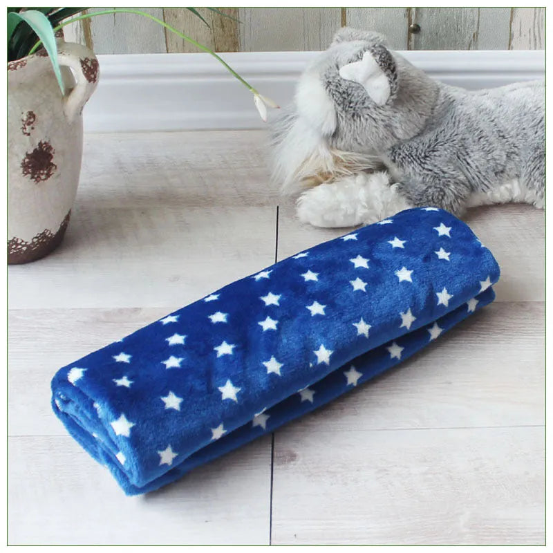 Soft pet blanket quilt in grey colour, suitable for dogs and cats, size S or L, used as a crate liner or sofa cover