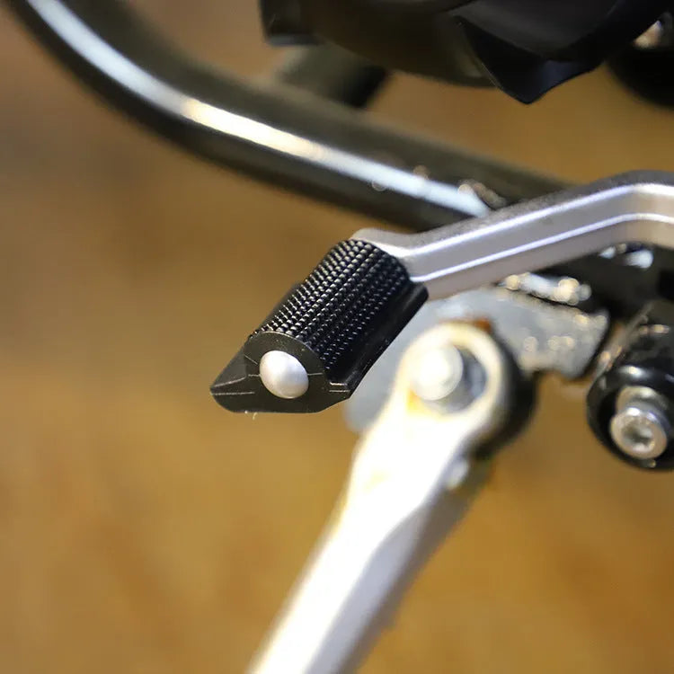 Motorcycle gearshift sleeve in rubber, fits 18mm round gear rod head, available in six colours