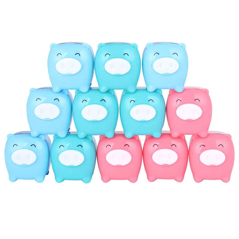 Deli 0557 manual pencil sharpener, plastic animal-shaped body, mixed colour, 48x38.2x41mm