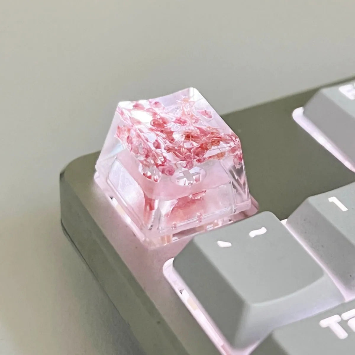High transparency resin keycap with starry sky design in green, pink, red and violet colours.
