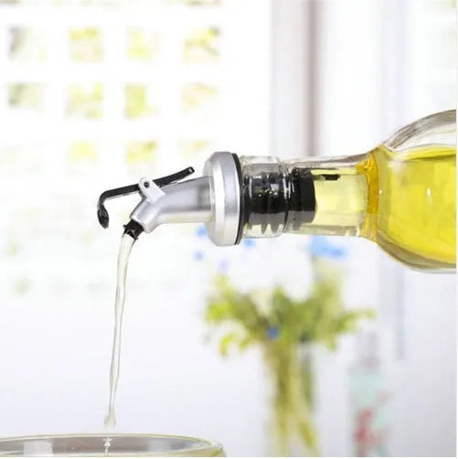 Silver and black flip top bottle spout with food-grade stopper, 8.5cm x 3cm, for 1.9cm bottle inner diameter