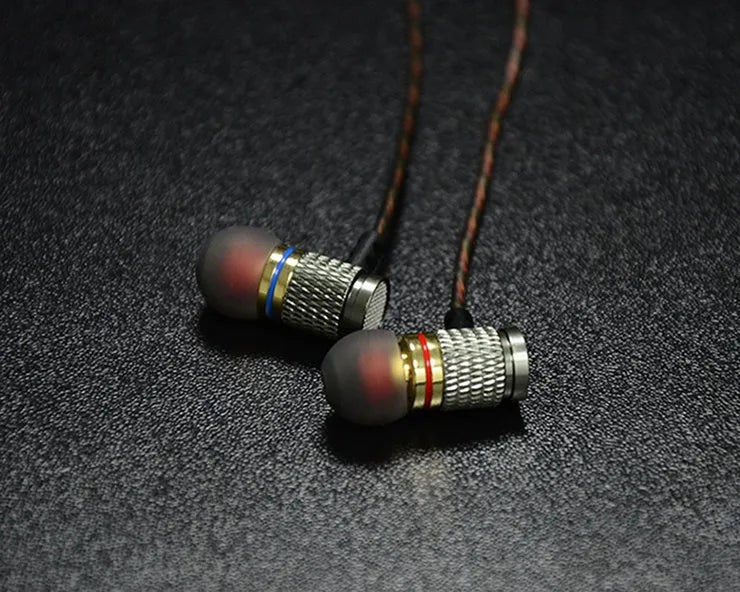 Wired in-ear headphones with metal subwoofer, 3.5mm L-bend plug, and 1.2 metre silicone cable