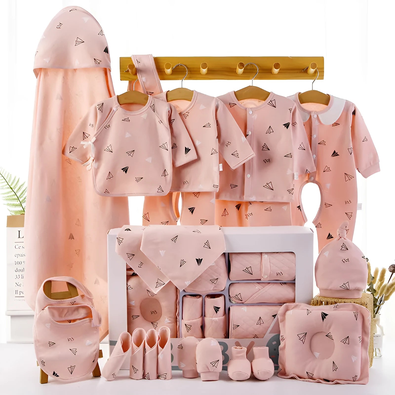 Baby cotton clothes gift box with 22-piece long sleeve cardigan set in pink and blue cartoon patterns