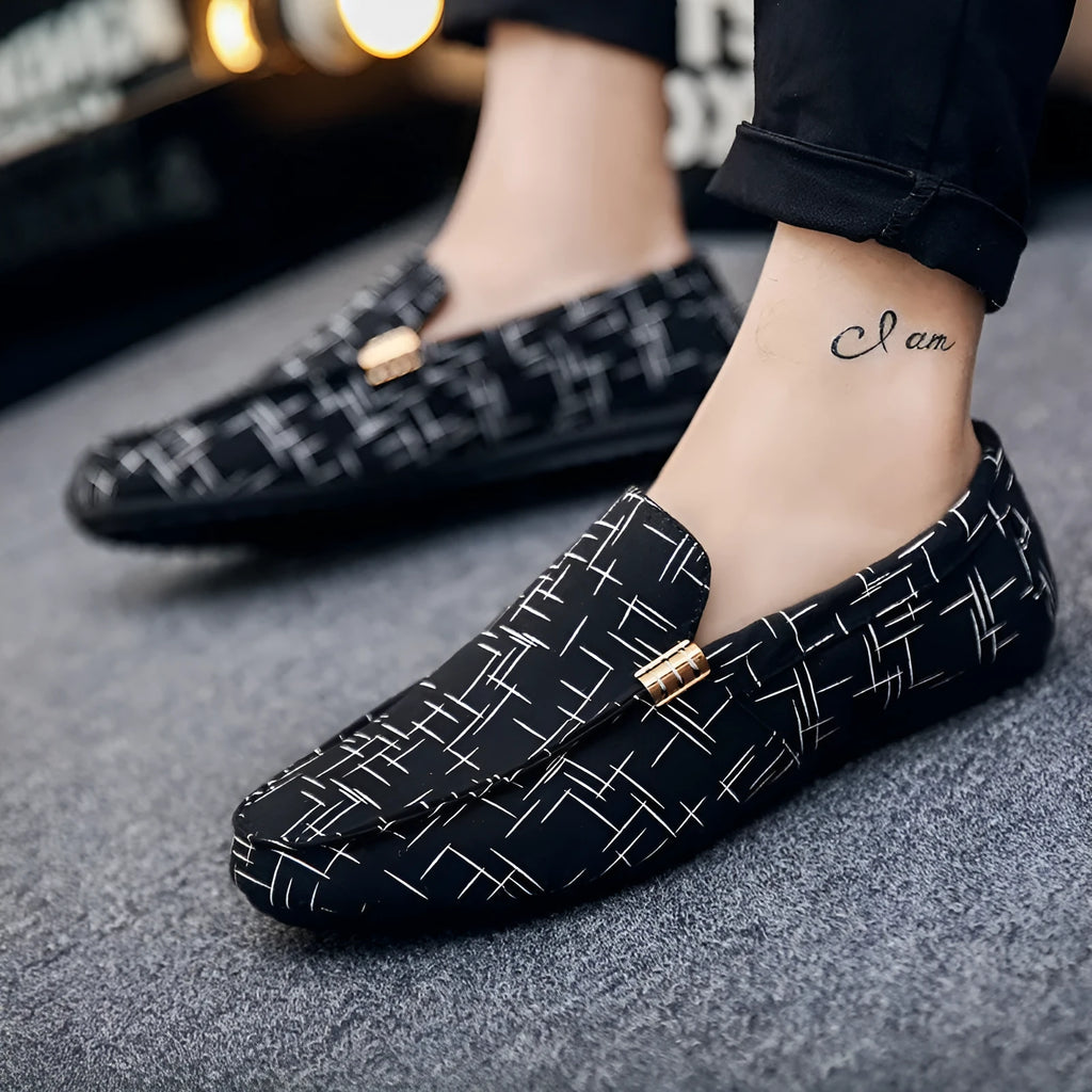 Canvas casual lazy shoes with cloth upper and rubber sole in black, side view