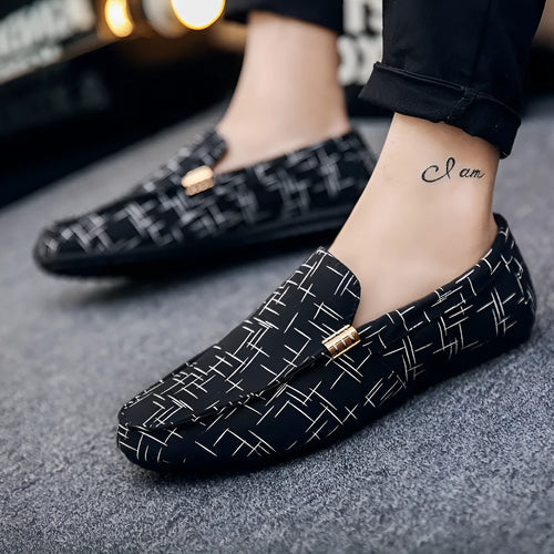 Canvas casual lazy shoes with cloth upper and rubber sole in black, side view