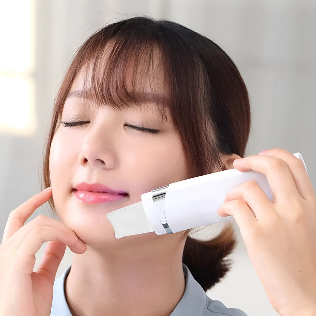 White bottle of blackhead remover pore cleaner for face, designed to remove grease, acne, and dead skin